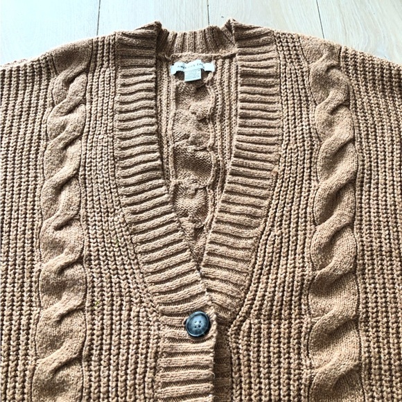 American Eagle Outfitters Cable Knit Oversized Cadigan in Camel Size XS - Picture 4 of 11